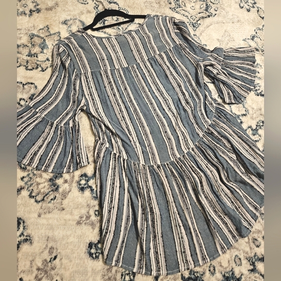 BLUE RAIN boho flowy bell sleeve top - Picture 4 of 6